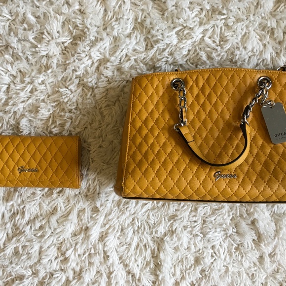 👜✨ GUESS PURSE AND MATCHING WALLET SET - Picture 1 of 11